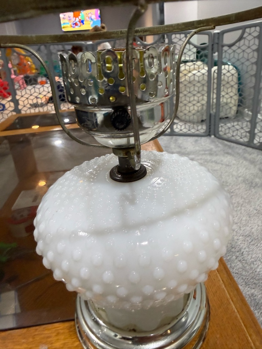 VTG White Hobnail Milk Glass Lamp With Brass Trim Globe & Clear Glass Chimney - Picture 14 of 14